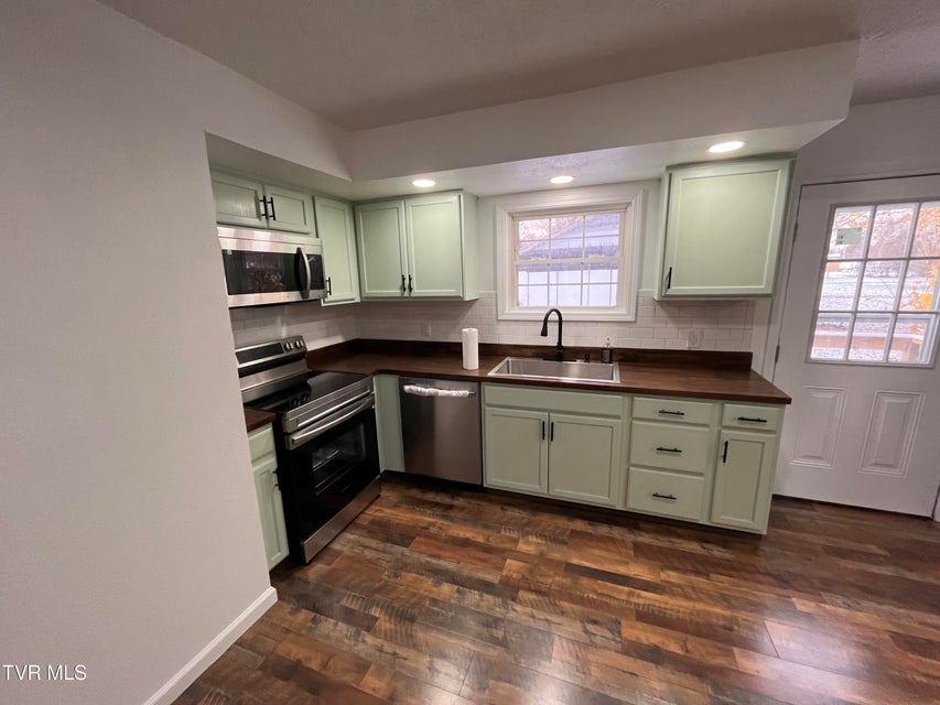 Photo #10: 12151 Retford Road