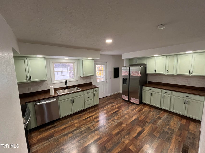 Photo #9: 12151 Retford Road