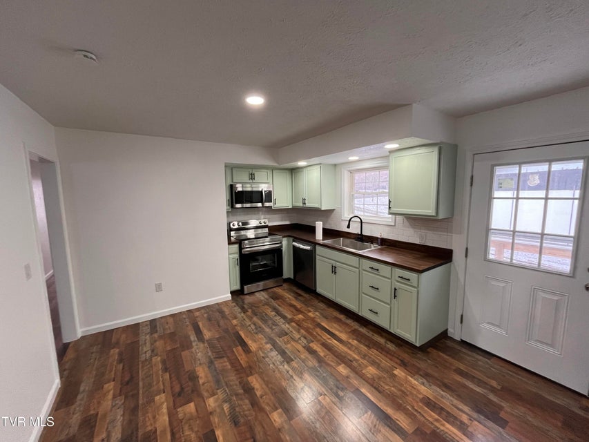 Photo #8: 12151 Retford Road