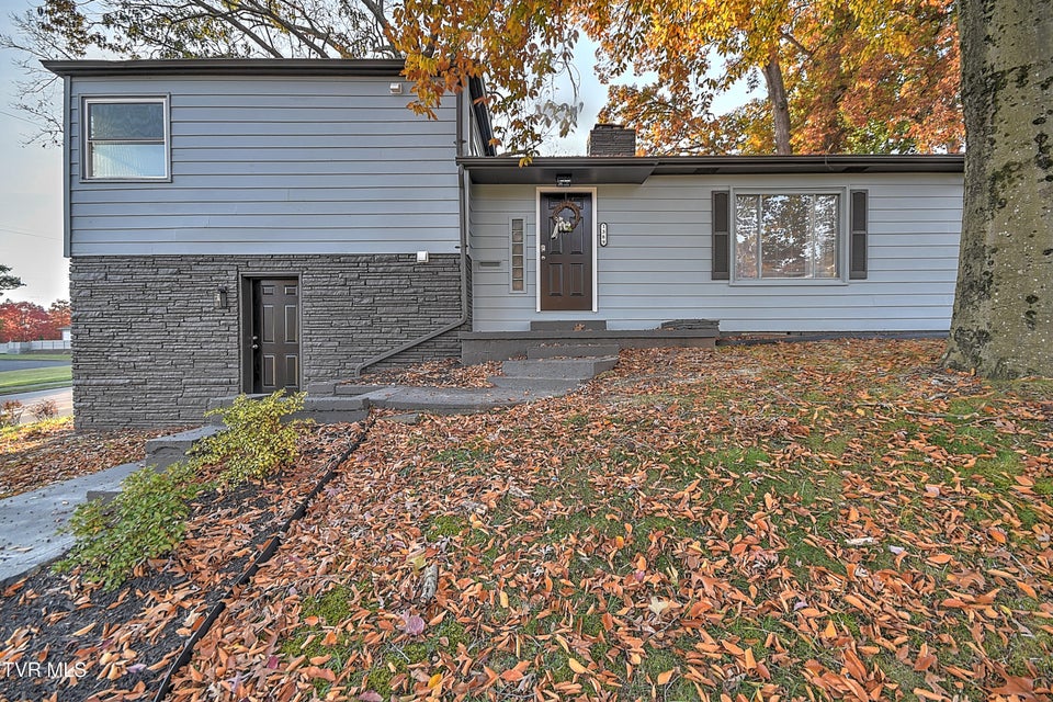 Photo #2: 1389 Ash Street