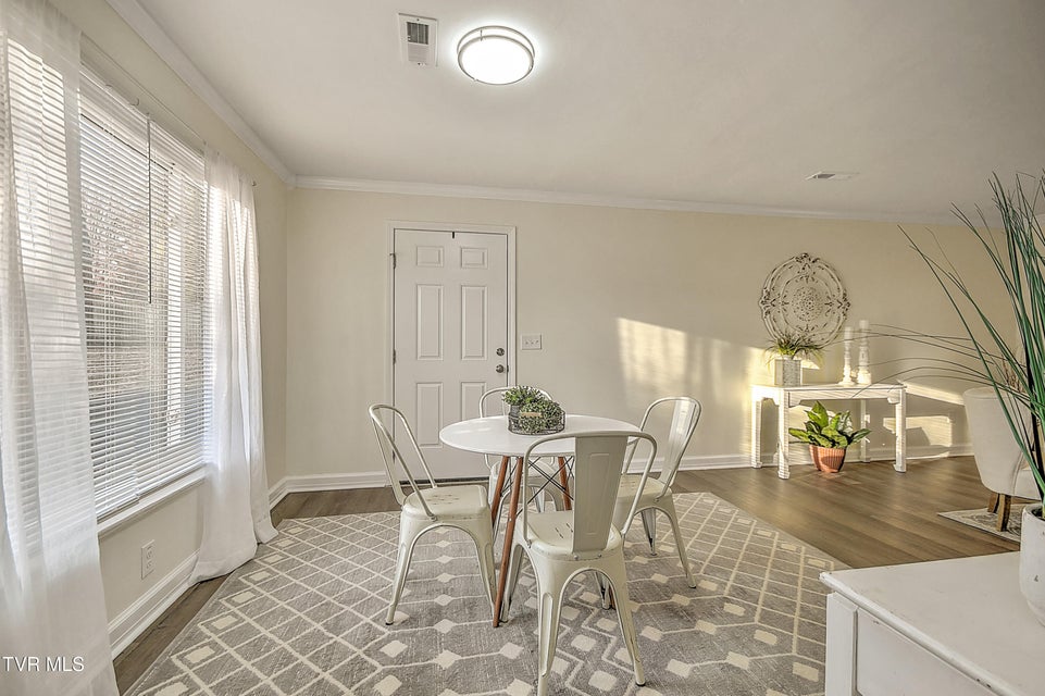 Photo #8: 1389 Ash Street