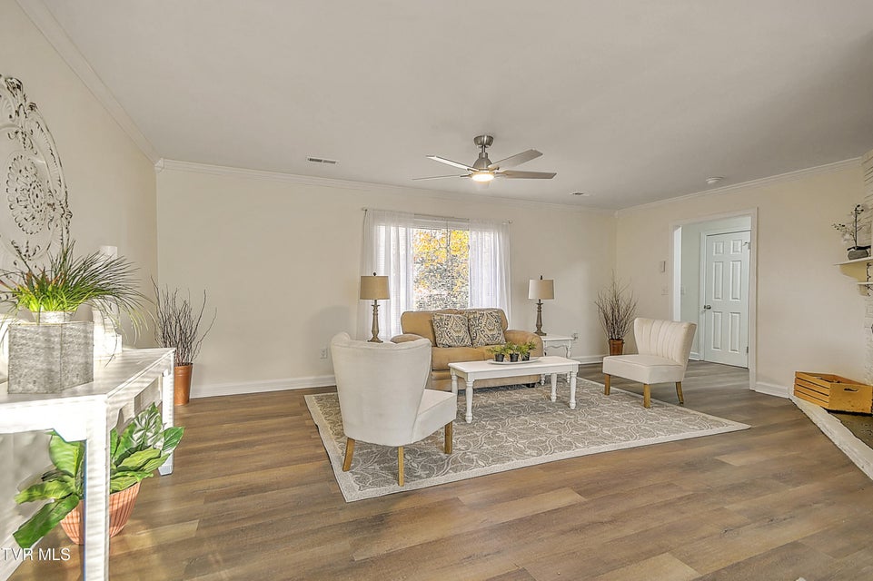 Photo #10: 1389 Ash Street