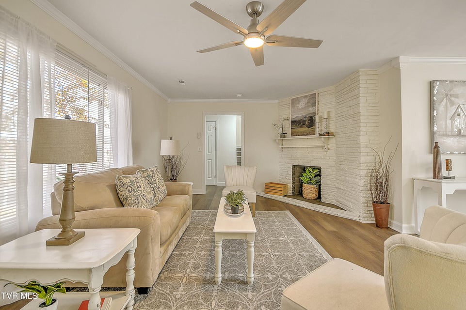 Photo #11: 1389 Ash Street