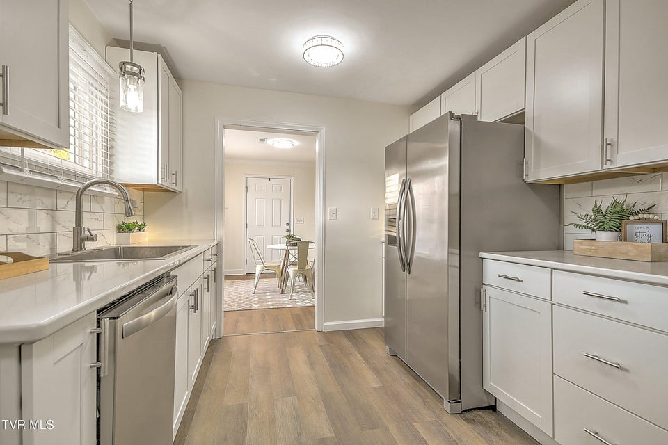 Photo #16: 1389 Ash Street