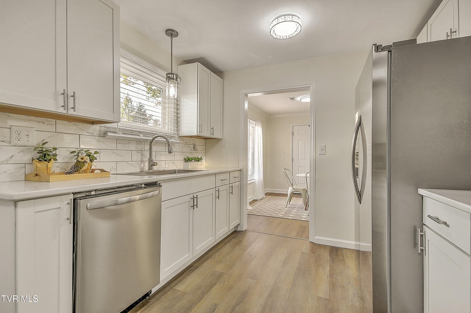 Photo #17: 1389 Ash Street