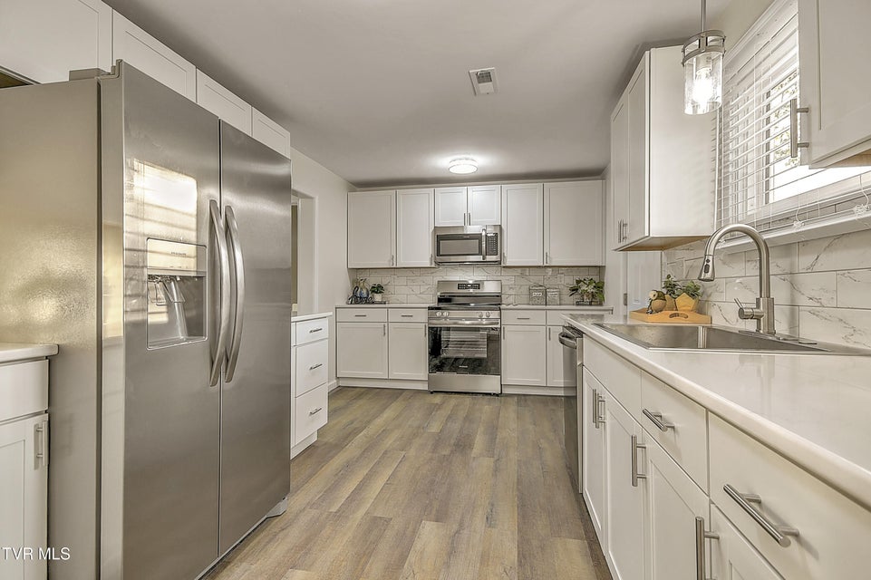 Photo #19: 1389 Ash Street