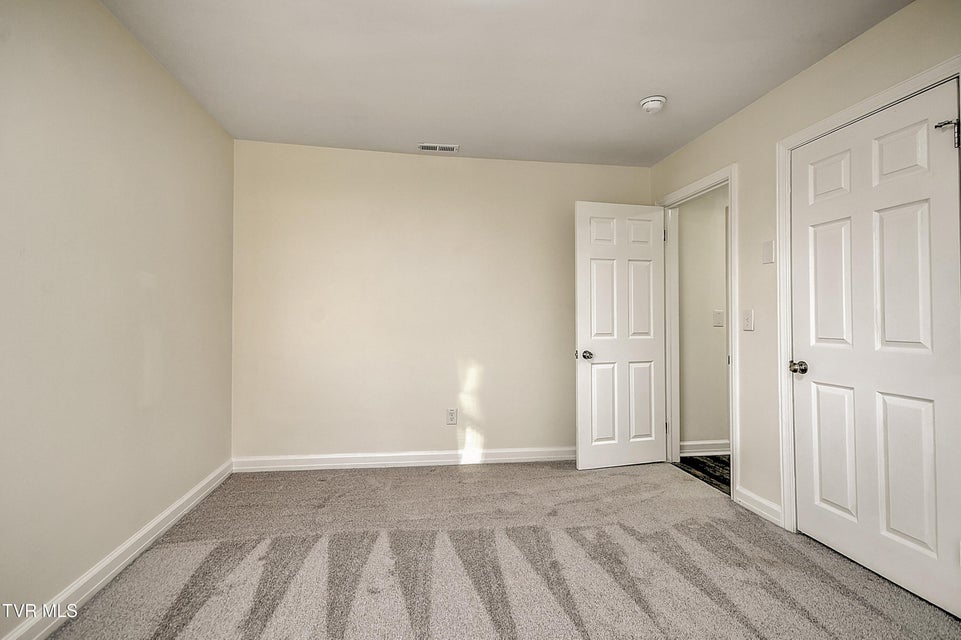 Photo #23: 1389 Ash Street