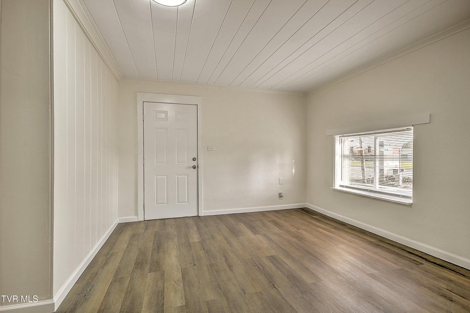 Photo #31: 1389 Ash Street