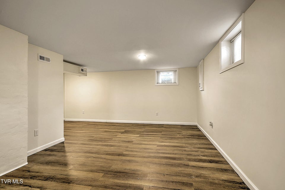 Photo #35: 1389 Ash Street