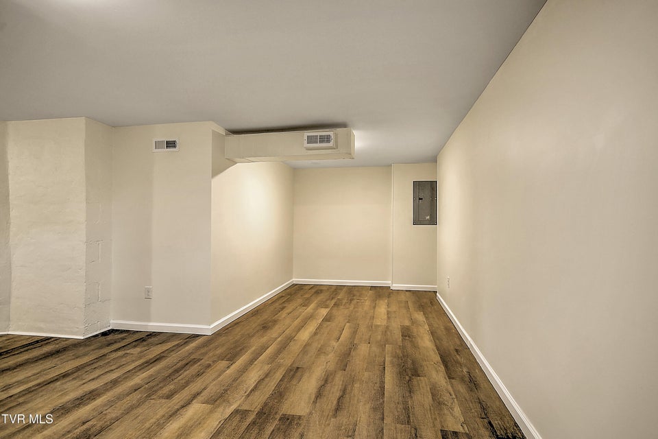 Photo #36: 1389 Ash Street