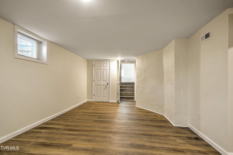 Photo #37: 1389 Ash Street