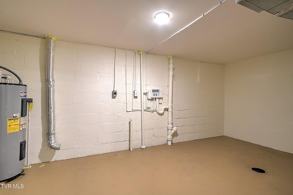 Photo #39: 1389 Ash Street