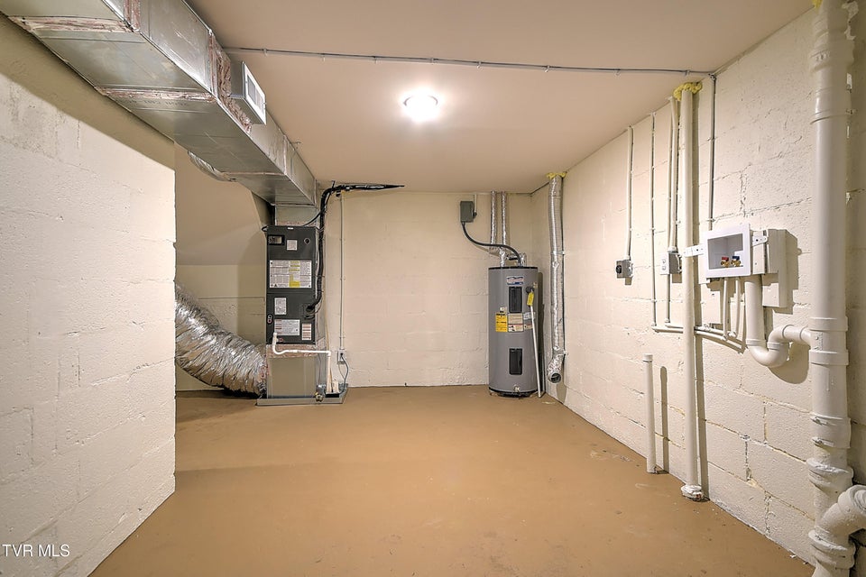 Photo #40: 1389 Ash Street