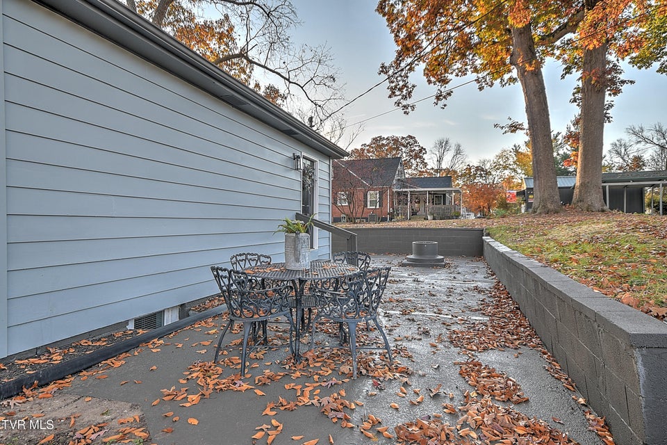 Photo #42: 1389 Ash Street