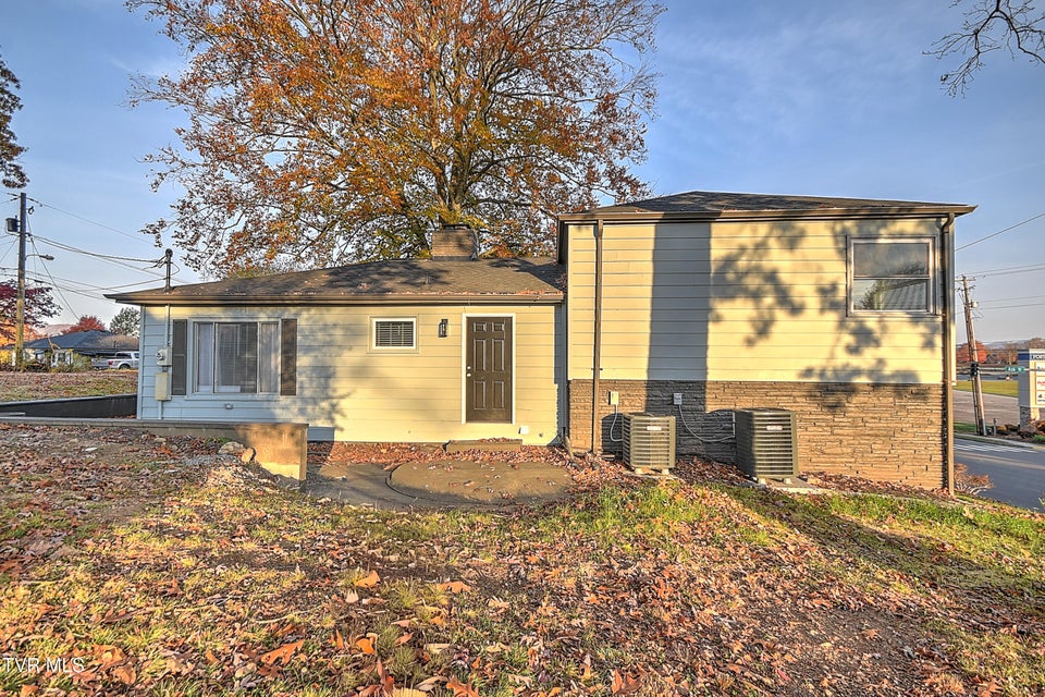 Photo #46: 1389 Ash Street