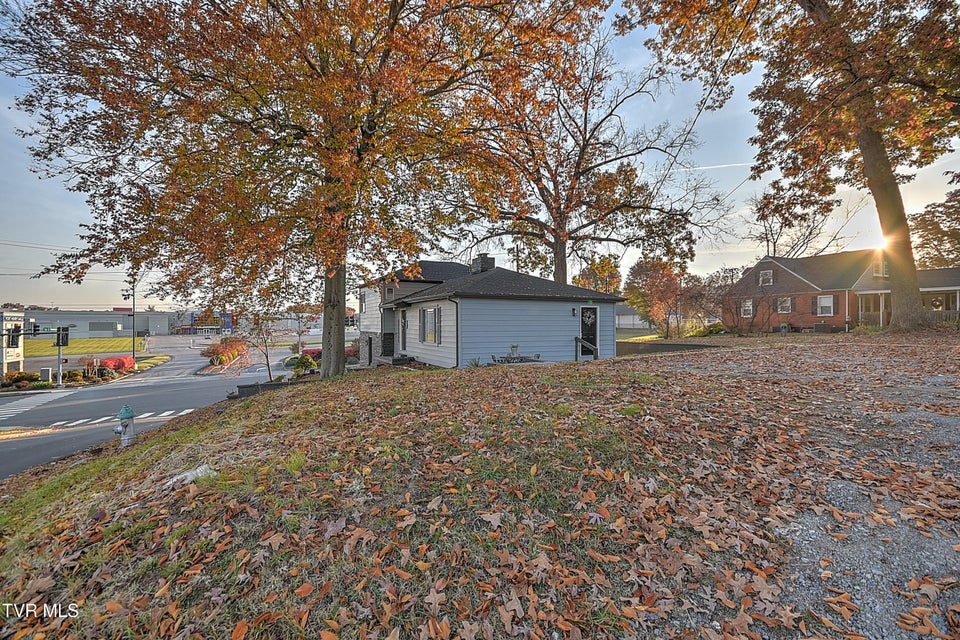 Photo #47: 1389 Ash Street