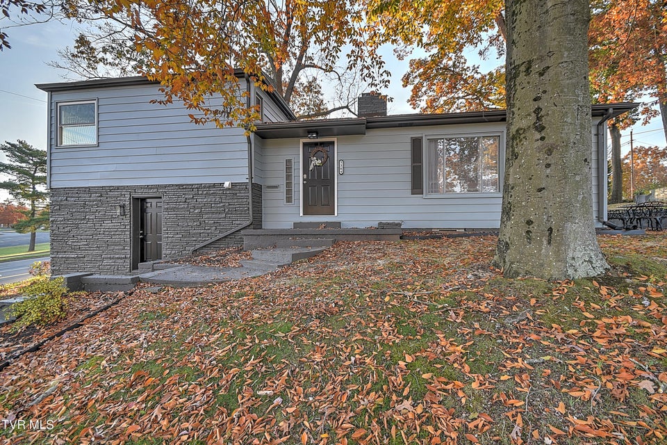 Photo #50: 1389 Ash Street