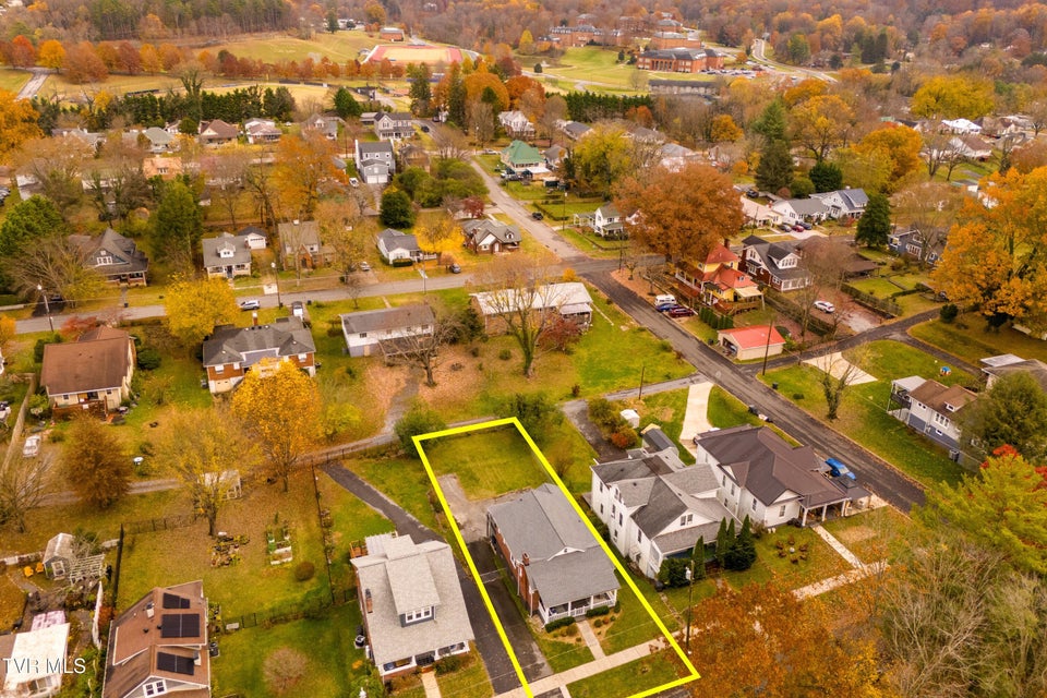 Photo #40: 913 Maryland Avenue