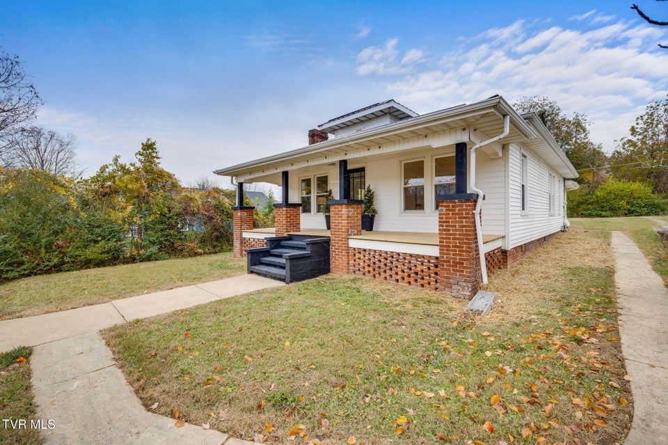 Photo #3: 610 Myrtle Avenue