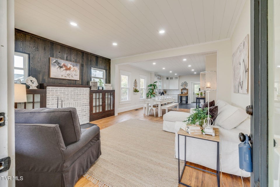 Photo #5: 610 Myrtle Avenue