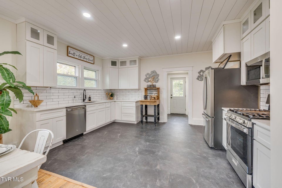 Photo #10: 610 Myrtle Avenue