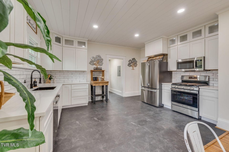 Photo #11: 610 Myrtle Avenue