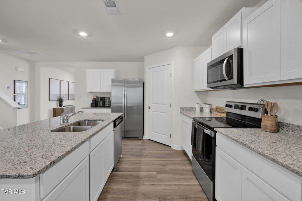 Photo #7: 699 Saint Andrews Drive 