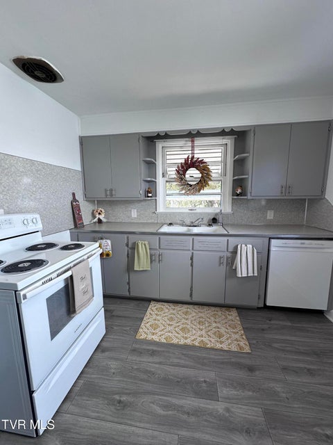 Photo #17: 526 Mount Ida Place