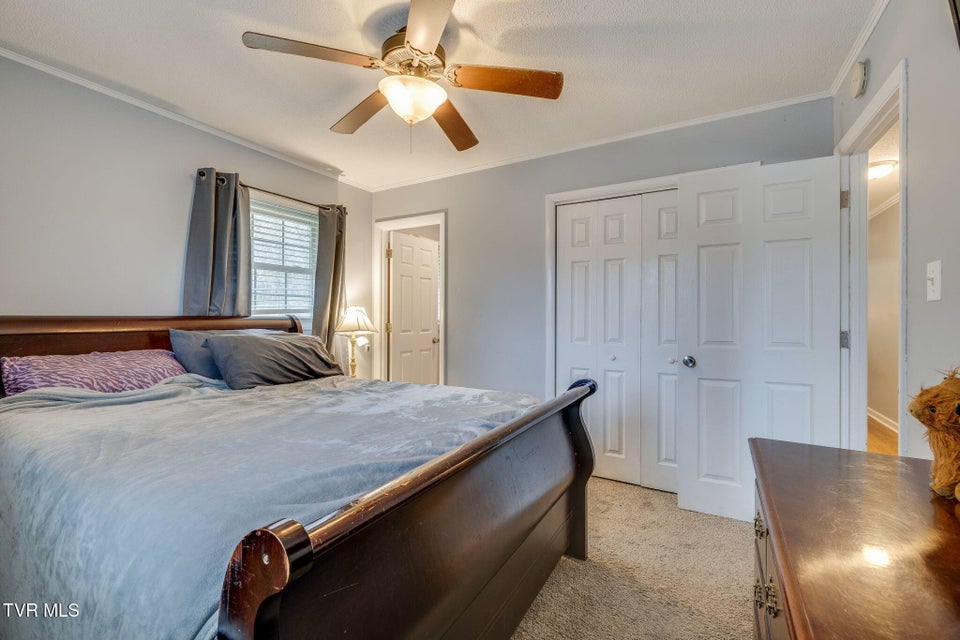 Photo #16: 237 Paramount Drive