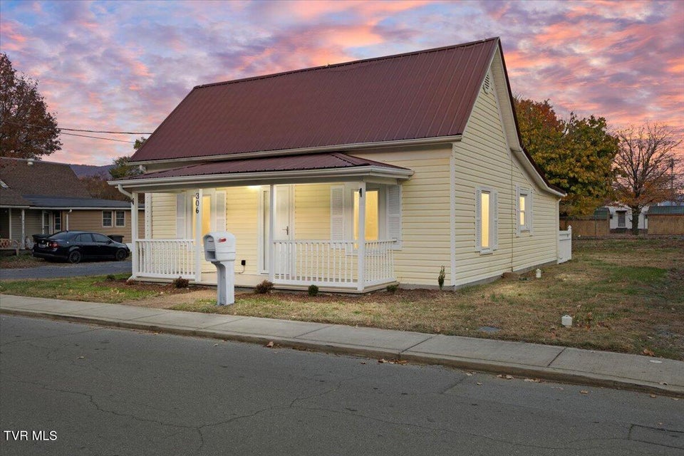 Photo #9: 306 Academy Street