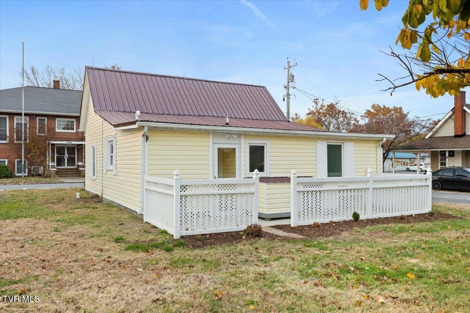 Photo #6: 306 Academy Street