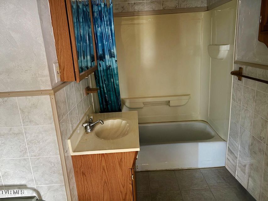 Photo #9: 210 Hemlock Road