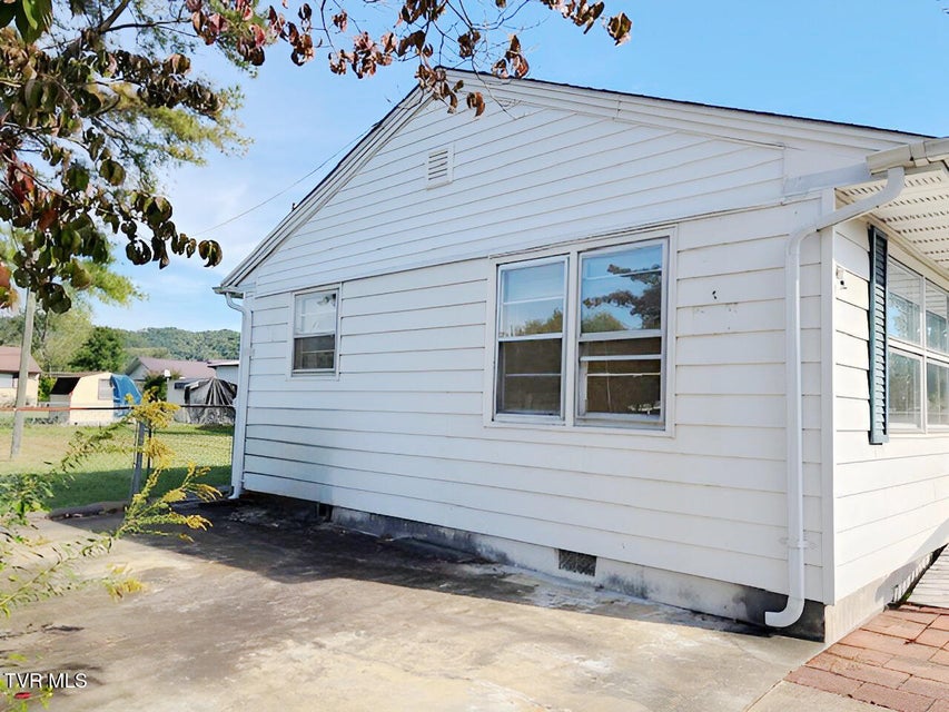 Photo #5: 210 Hemlock Road