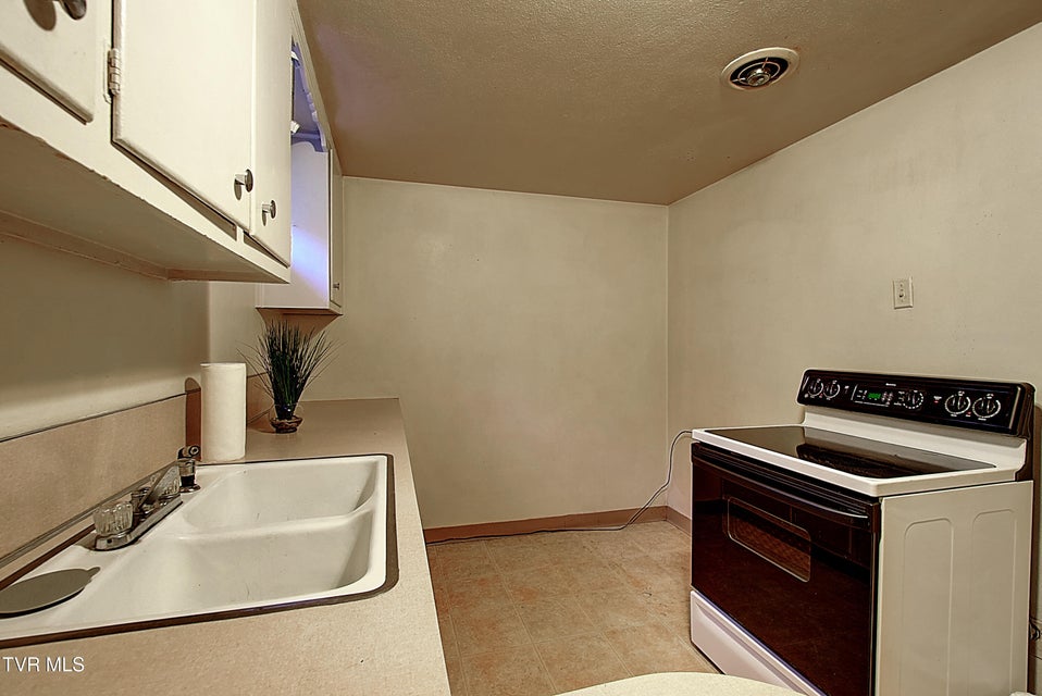 Photo #32: 528 Bays View Road