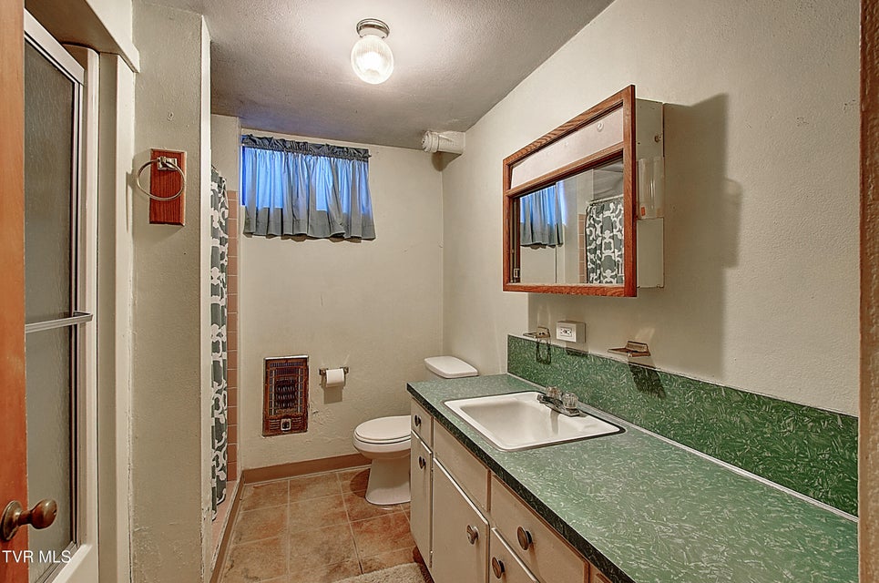 Photo #33: 528 Bays View Road