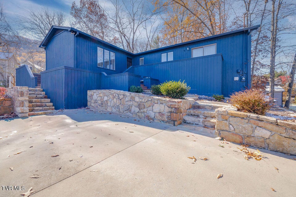 Photo #2: 2005 Malvern Drive