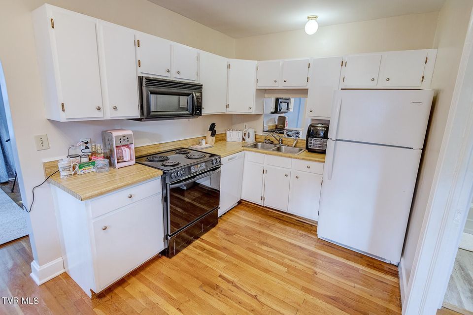 Photo #12: 203 Cherokee Street