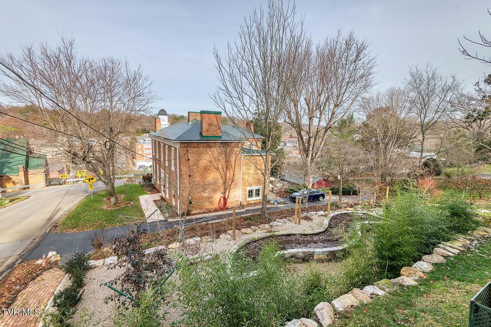 Photo #27: 203 Cherokee Street