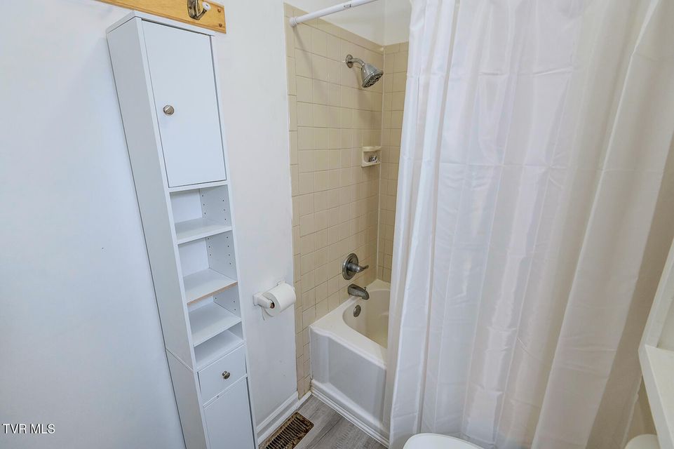 Photo #39: 203 Cherokee Street