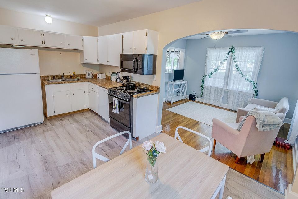 Photo #33: 203 Cherokee Street