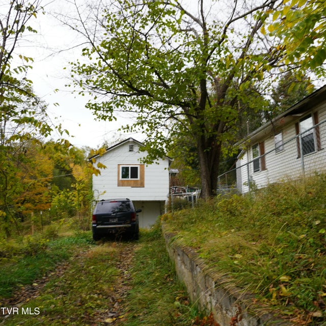 Photo #10: 143 Massey Street