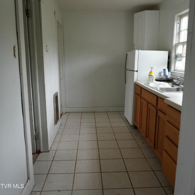 Photo #8: 143 Massey Street