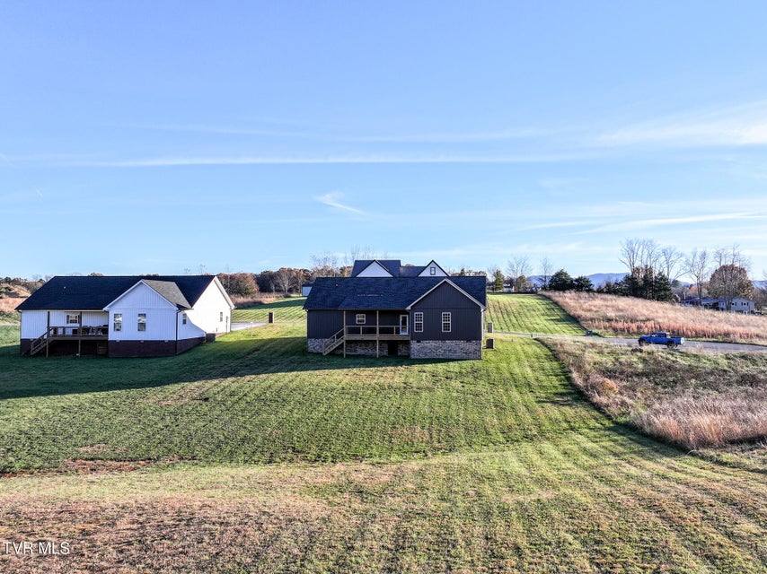 Photo #41: 210 Emperor 