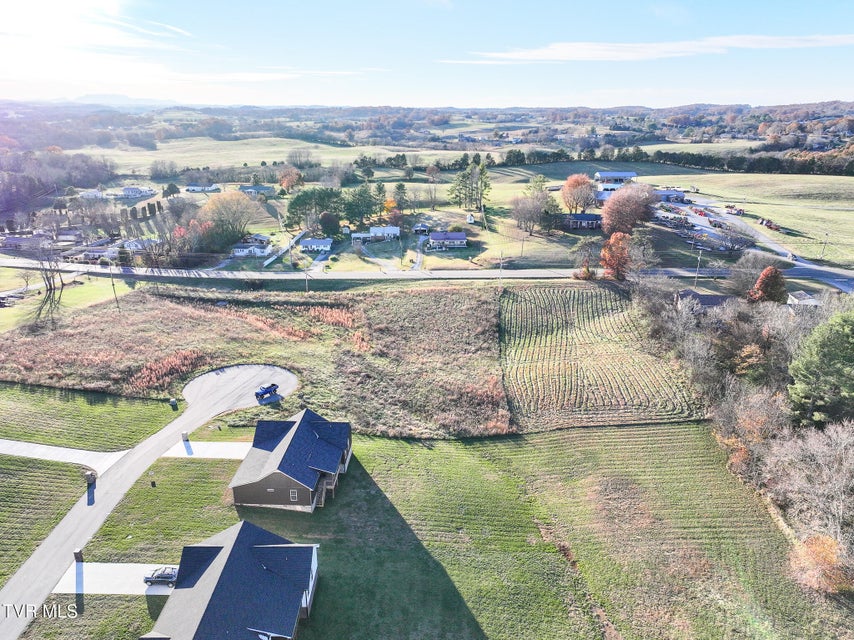 Photo #51: 210 Emperor 