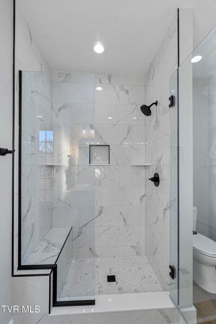 Photo #30: 210 Emperor 