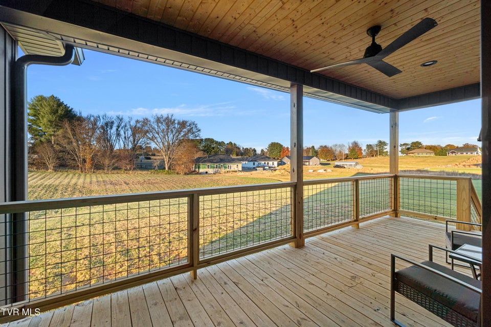 Photo #56: 210 Emperor 