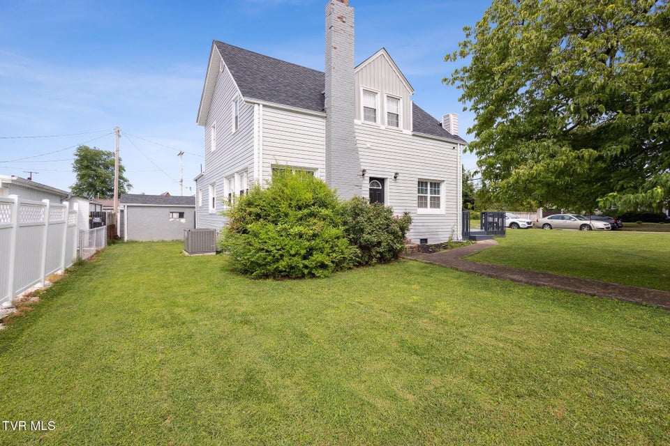 Photo #3: 800 Oakdale Road