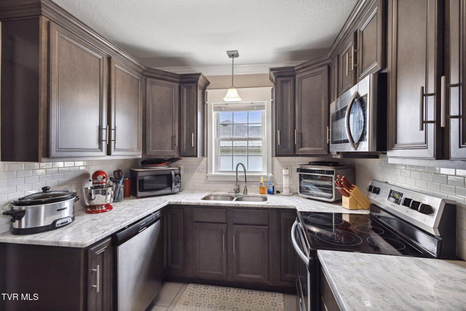 Photo #10: 800 Oakdale Road