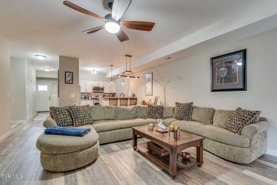 Photo #4: 1039 Traders Walk