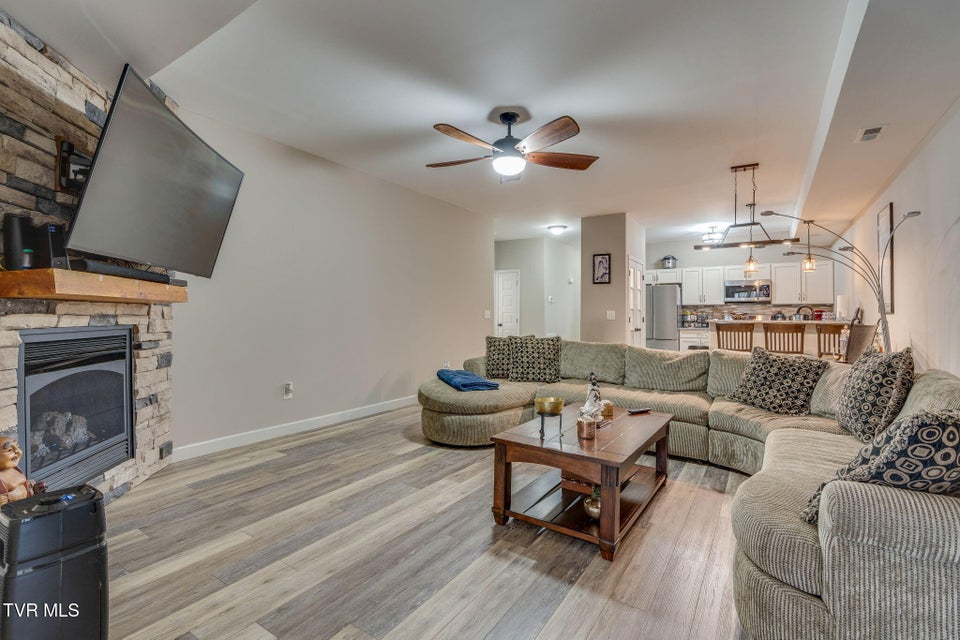 Photo #6: 1039 Traders Walk